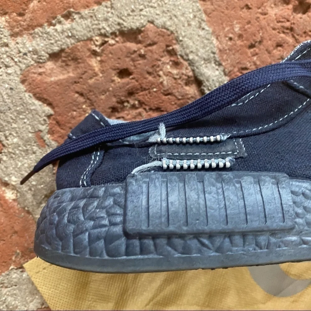 Men’s size 44 blue laced boat shoes